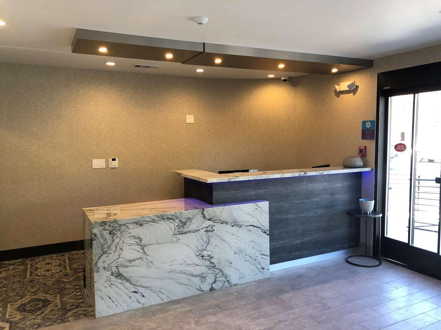 Golden Bear - Surestay Collection By Best Western Motel 2*