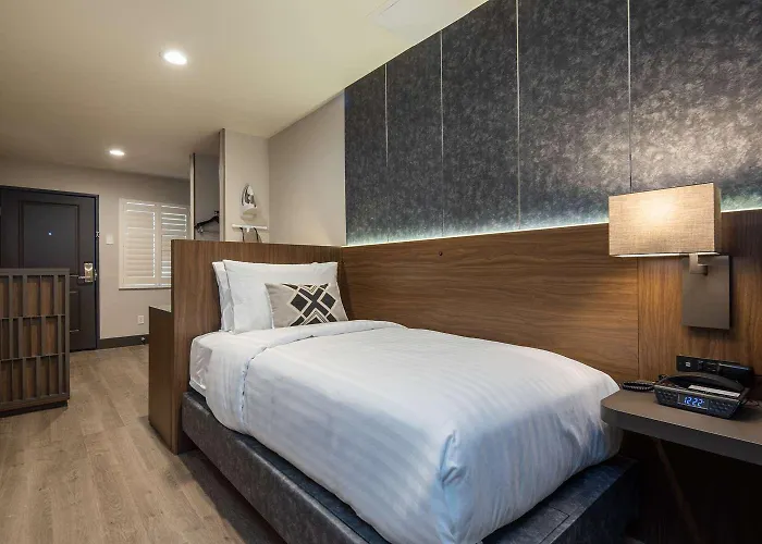 Golden Bear Hotel - Surestay Collection By Best Western