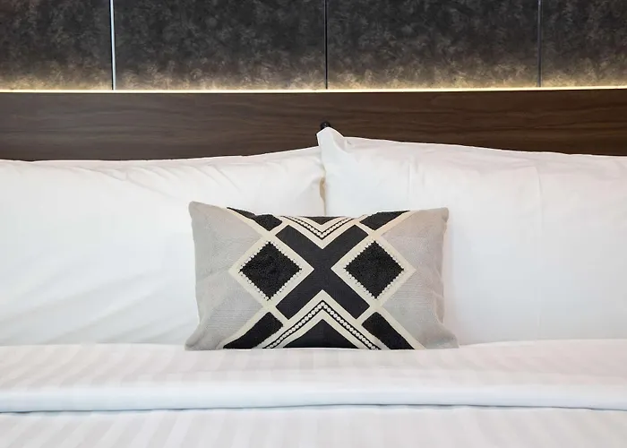 Golden Bear Hotel - Surestay Collection By Best Western
